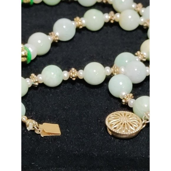 Vintage Jadeite and Pearl Beaded Strand Carved Gold Plated Necklace and Pendant - Picture 4 of 13